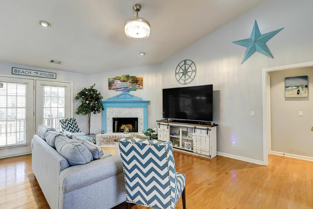 Apartment Island Oasis A- Upstairs *