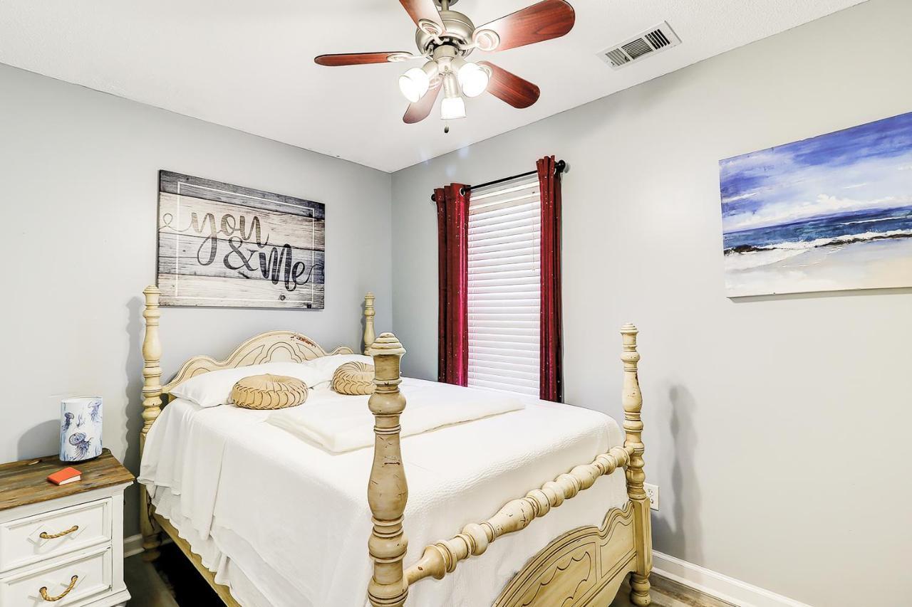 Apartment Island Oasis A- Upstairs